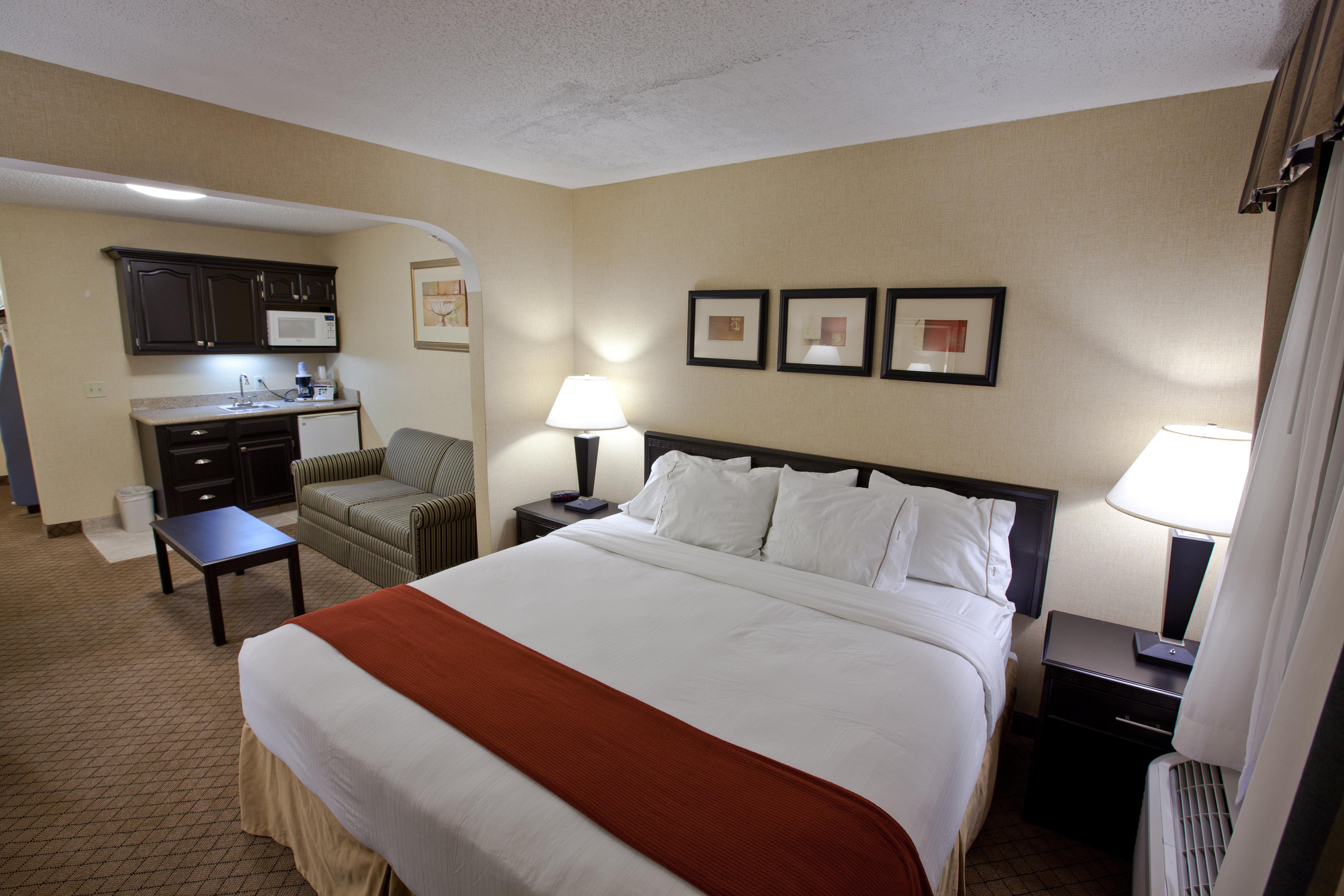 Holiday Inn Express Plymouth By Ihg Exterior photo