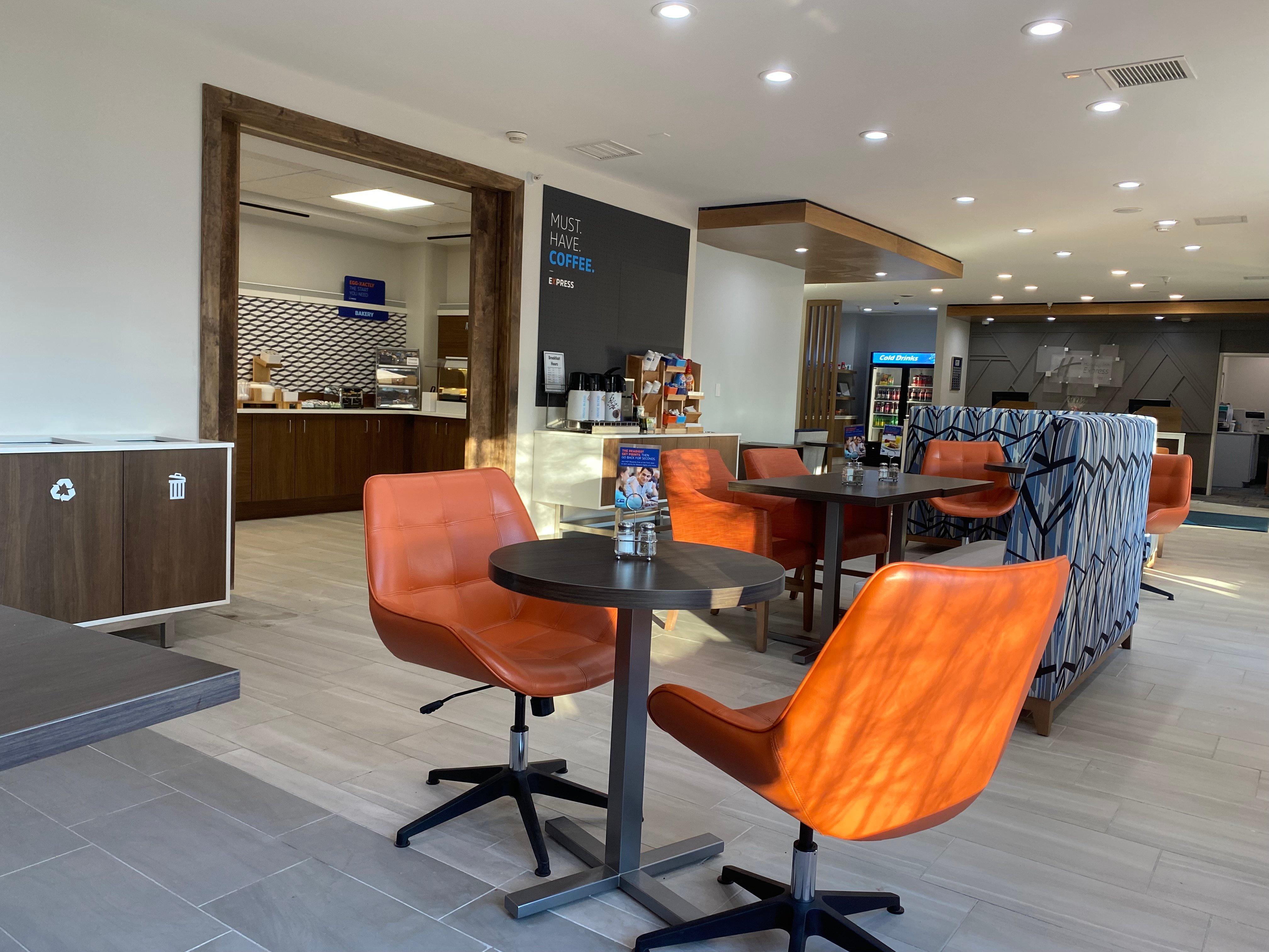 Holiday Inn Express Plymouth By Ihg Exterior photo