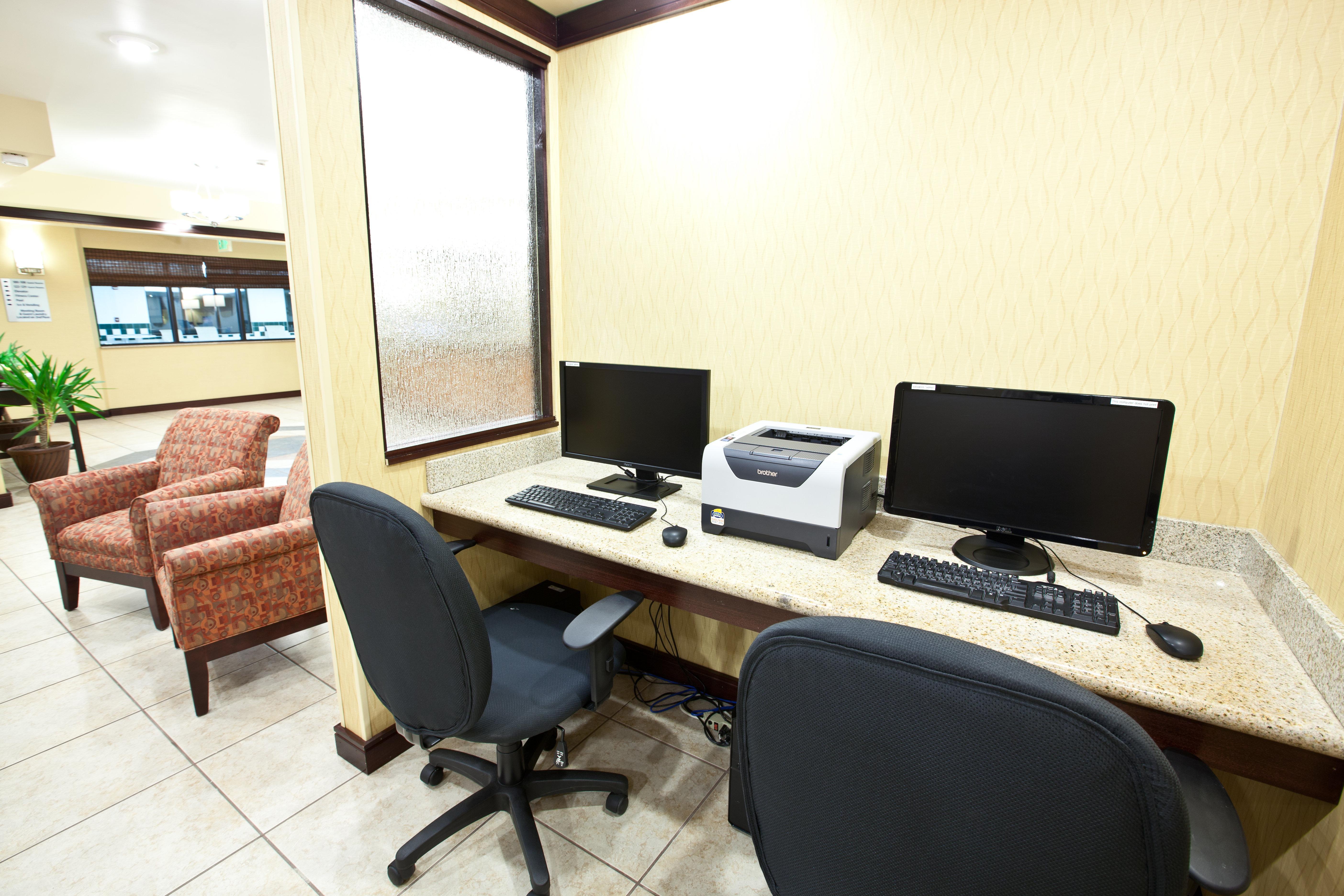 Holiday Inn Express Plymouth By Ihg Exterior photo