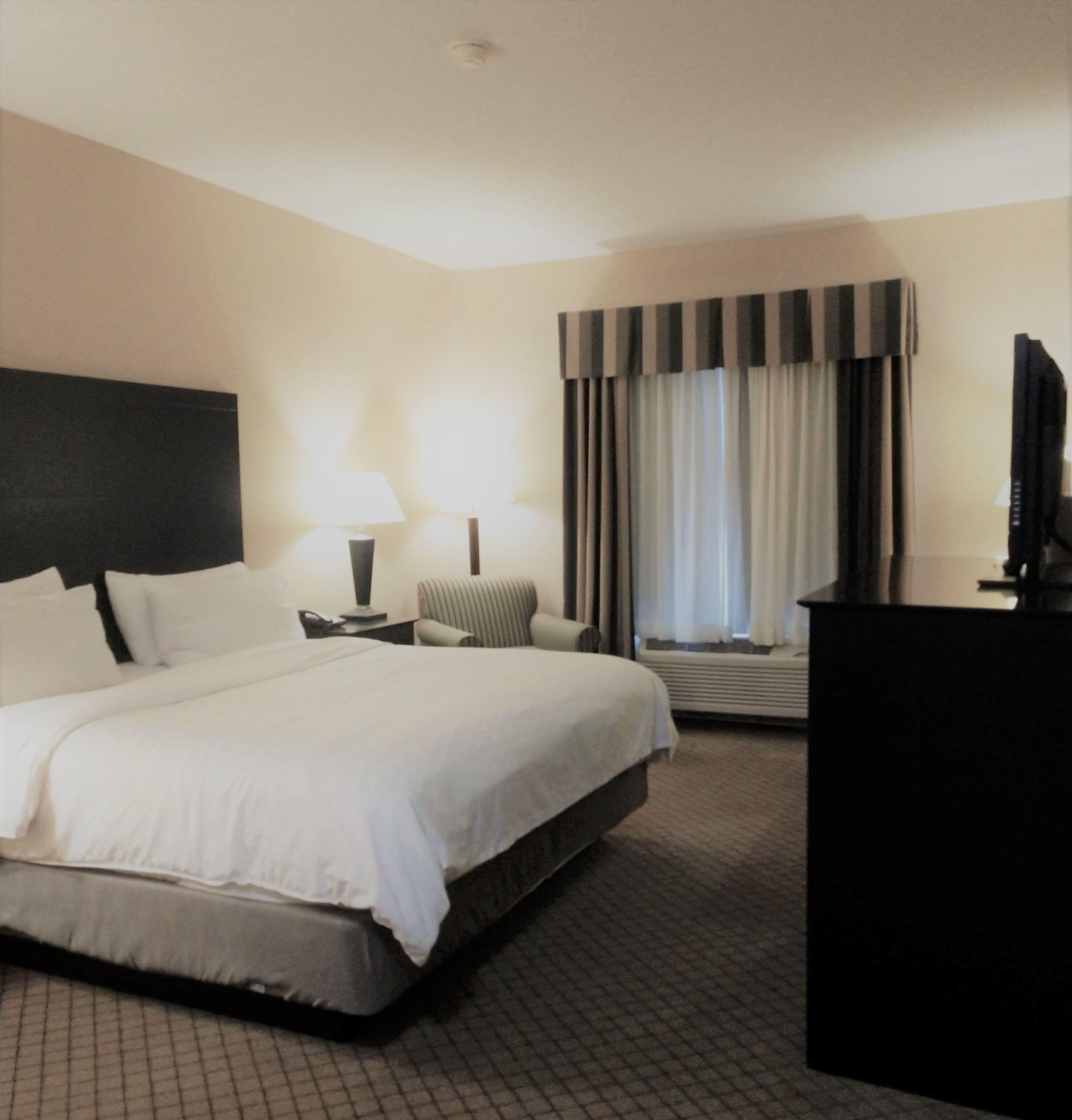 Holiday Inn Express Plymouth By Ihg Exterior photo