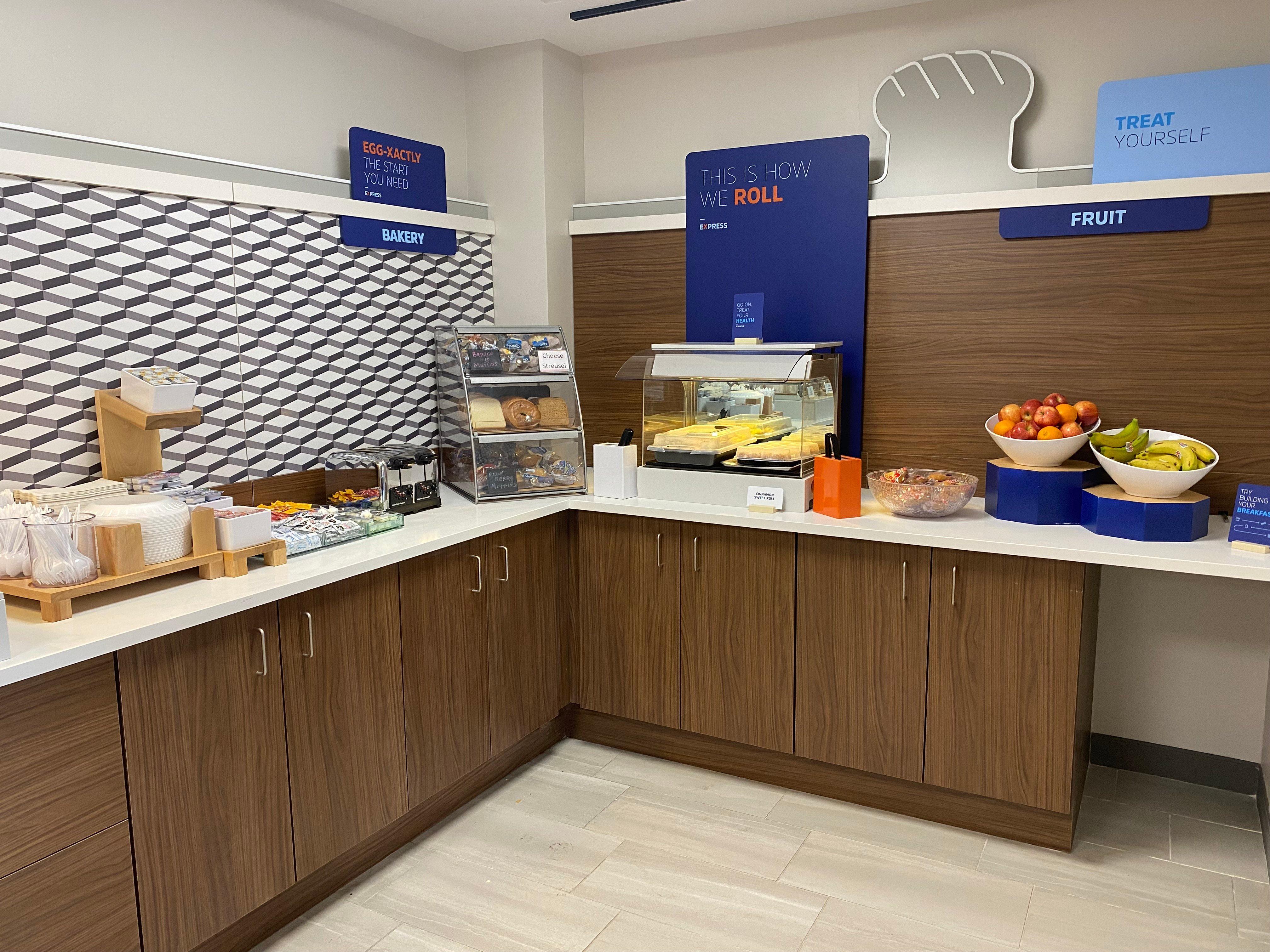 Holiday Inn Express Plymouth By Ihg Exterior photo