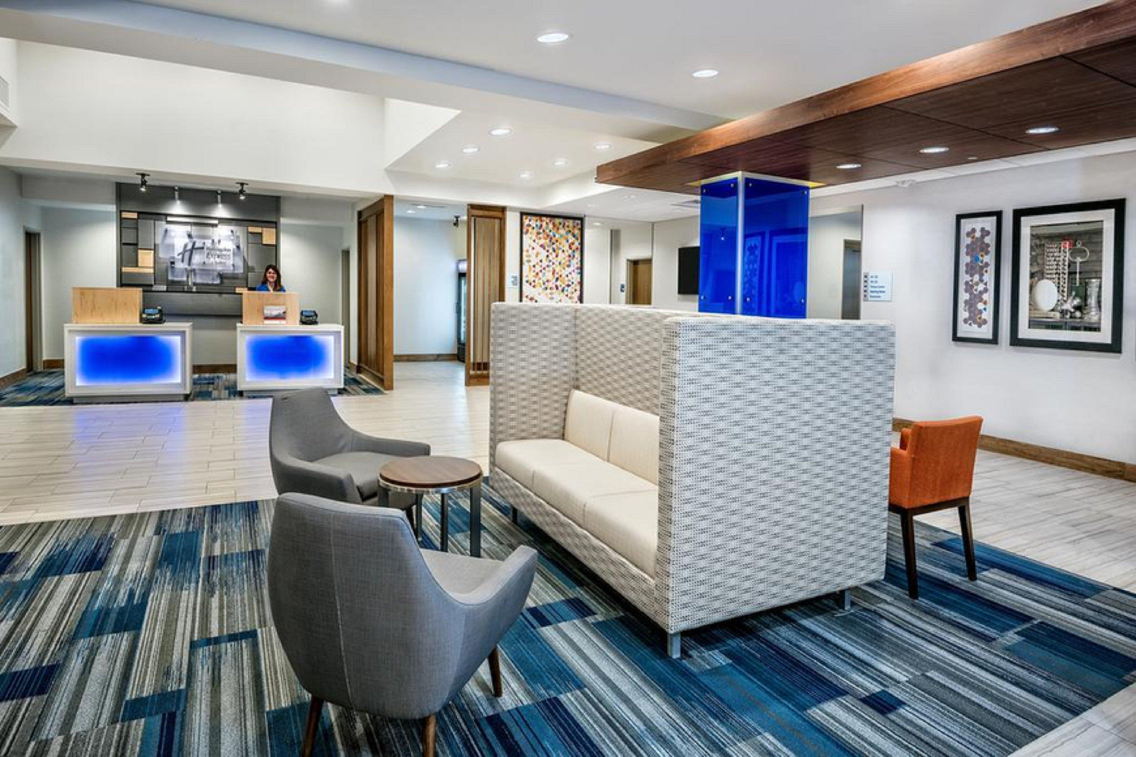 Holiday Inn Express Plymouth By Ihg Exterior photo